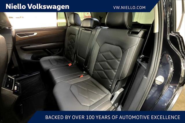 Photo of 2025 Deep Black Pearl Volkswagen Atlas