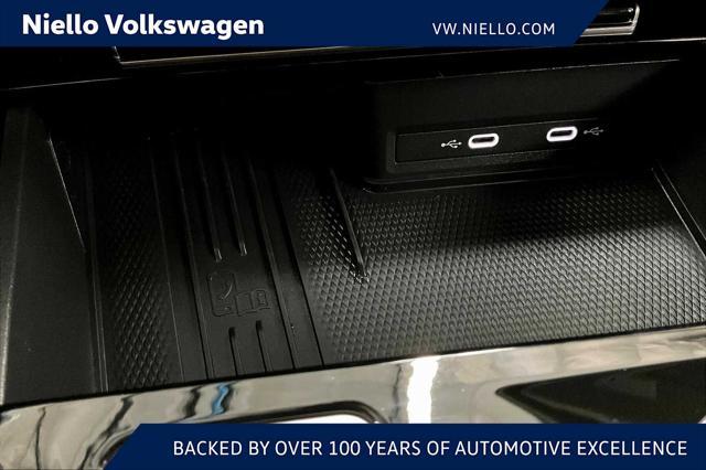Photo of 2025 Deep Black Pearl Volkswagen Atlas