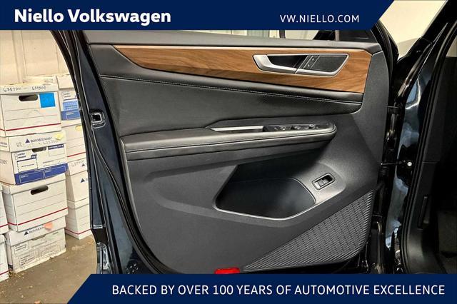Photo of 2025 Deep Black Pearl Volkswagen Atlas