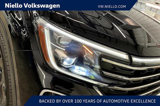 Photo of 2025 Deep Black Pearl Volkswagen Atlas