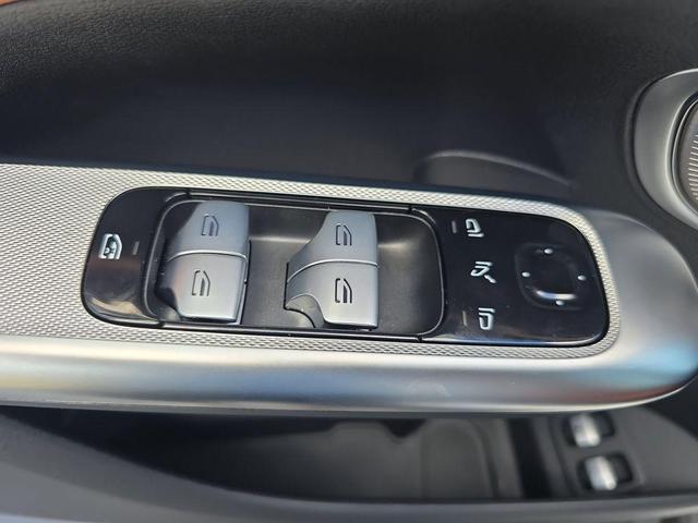 Photo of 2025 Polar White Mercedes-Benz GLC 350e