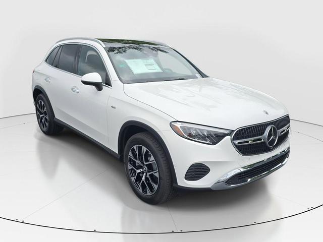 Photo of 2025 Polar White Mercedes-Benz GLC 350e
