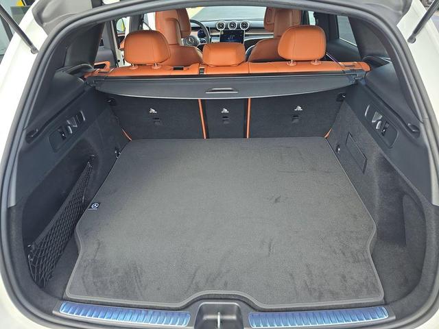 Photo of 2025 Polar White Mercedes-Benz GLC 350e