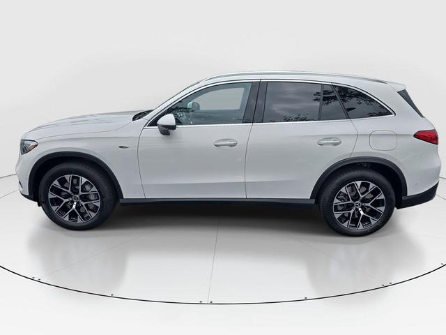 Photo of 2025 Polar White Mercedes-Benz GLC 350e