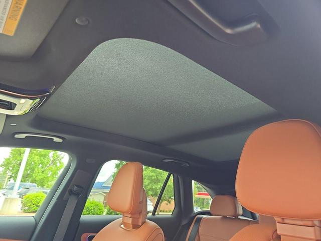 Photo of 2025 Polar White Mercedes-Benz GLC 350e