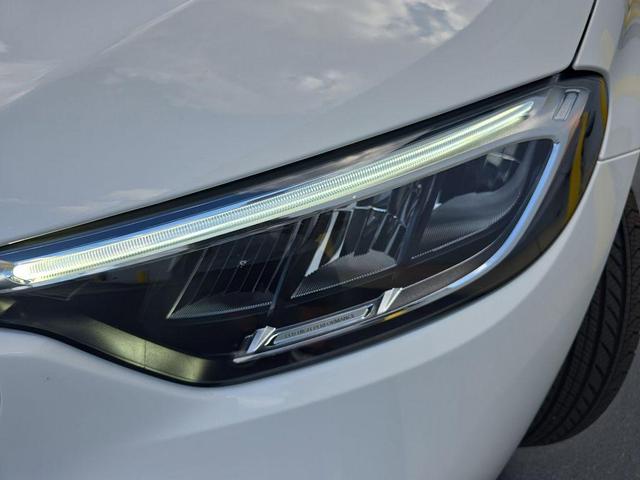 Photo of 2025 Polar White Mercedes-Benz GLC 350e