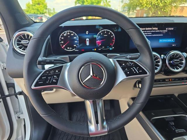 Photo of 2025 Polar White Mercedes-Benz GLB 250