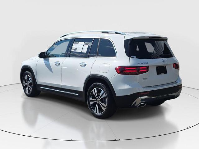 Photo of 2025 Polar White Mercedes-Benz GLB 250