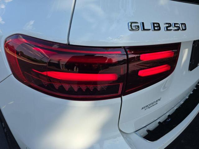 Photo of 2025 Polar White Mercedes-Benz GLB 250