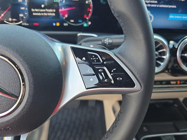 Photo of 2025 Polar White Mercedes-Benz GLB 250