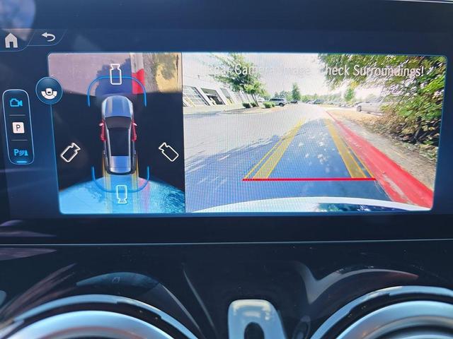 Photo of 2025 Polar White Mercedes-Benz GLB 250