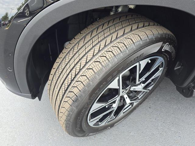 Photo of 2025 Obsidian Black Metallic Mercedes-Benz GLC 350e