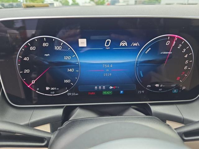 Photo of 2025 Obsidian Black Metallic Mercedes-Benz GLC 350e