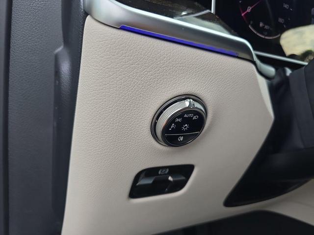 Photo of 2025 Obsidian Black Metallic Mercedes-Benz GLC 350e