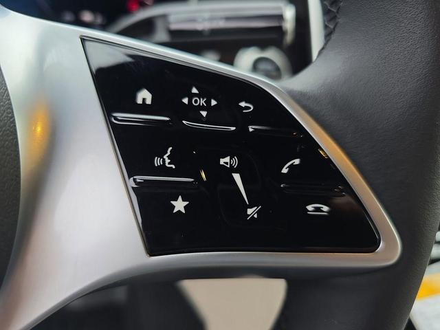 Photo of 2025 Obsidian Black Metallic Mercedes-Benz GLC 350e