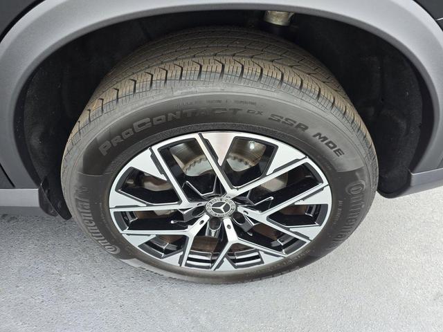 Photo of 2025 Obsidian Black Metallic Mercedes-Benz GLC 350e
