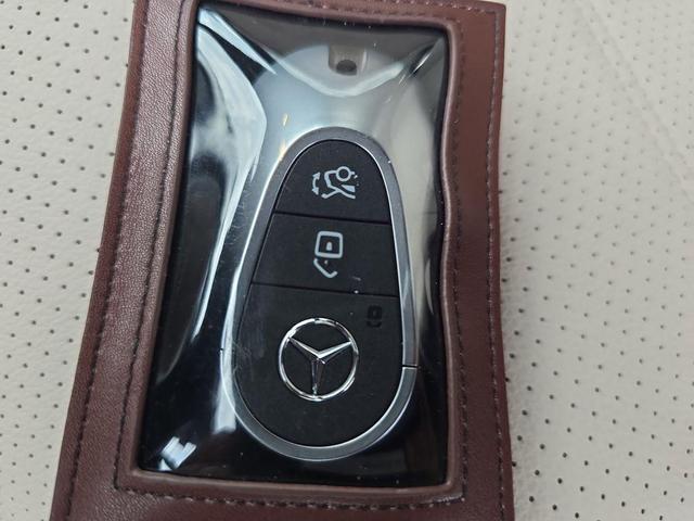 Photo of 2025 Obsidian Black Metallic Mercedes-Benz GLC 350e