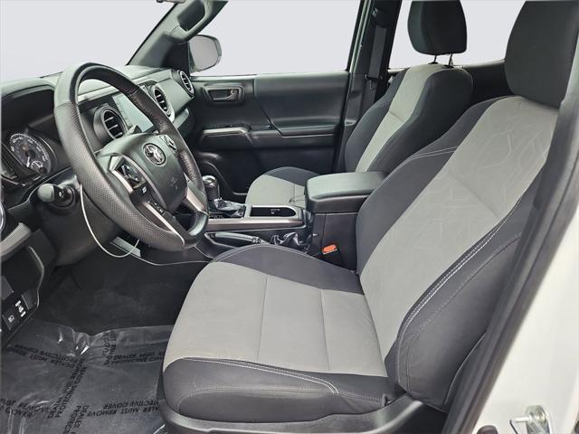 Photo of 2022 White Toyota Tacoma