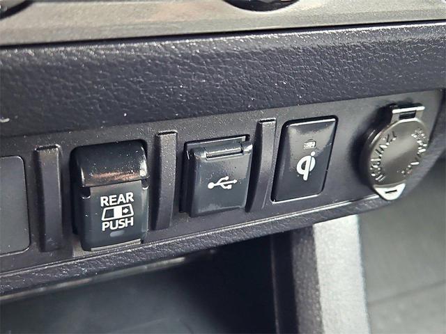 Photo of 2022 White Toyota Tacoma