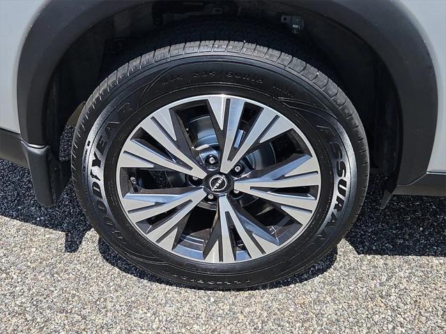 Photo of 2022 Brilliant Silver Metallic Nissan Rogue