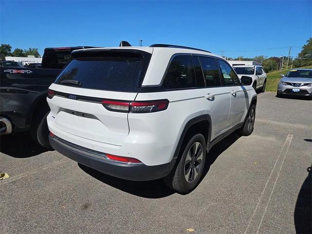 Photo of 2023 Bright White Clearcoat Jeep Grand Cherokee 4xe