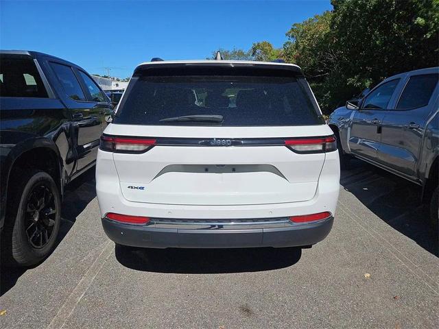 Photo of 2023 Bright White Clearcoat Jeep Grand Cherokee 4xe