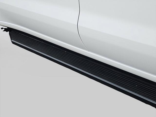 Photo of 2022 Summit White Chevrolet Silverado 1500