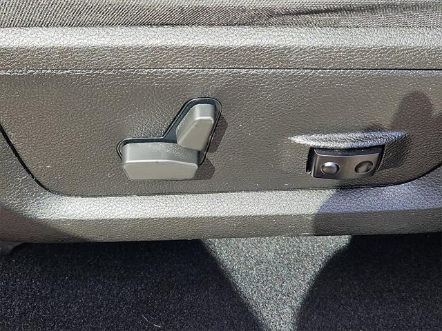Photo of 2022 Diamond Black Cry RAM 1500 Classic