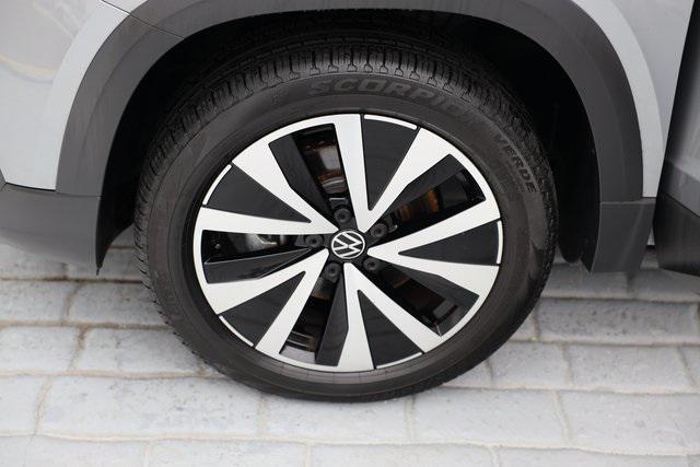 Photo of 2023 Gray Volkswagen Taos