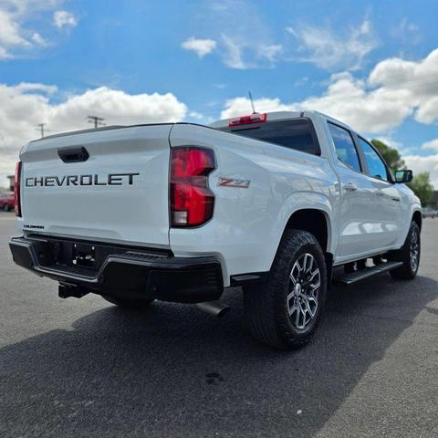 Photo of 2024 Summit White Chevrolet Colorado