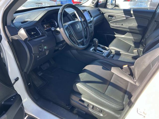 Photo of 2018 White Diamond Pearl Honda Pilot
