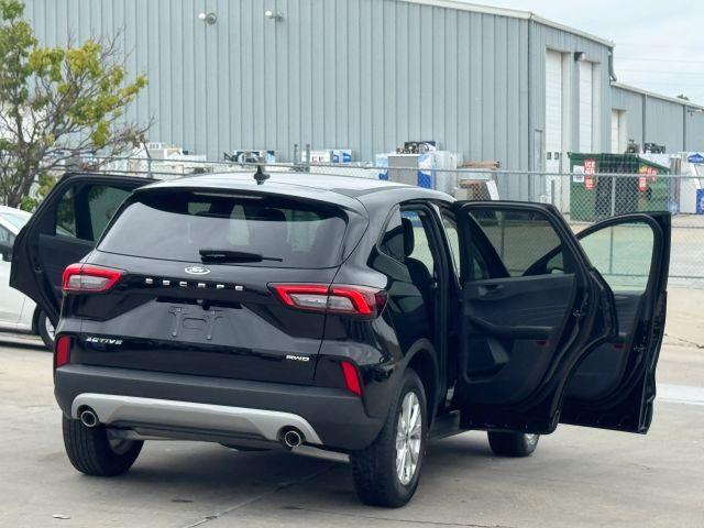 Photo of 2025 Black Ford Escape