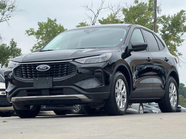 Photo of 2025 Black Ford Escape