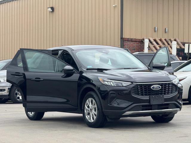Photo of 2025 Black Ford Escape