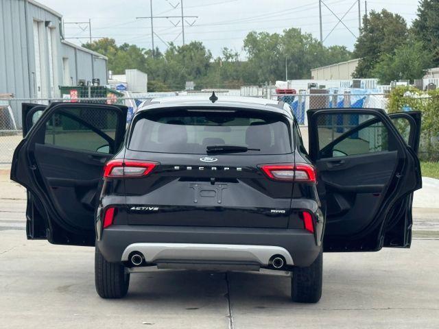 Photo of 2025 Black Ford Escape