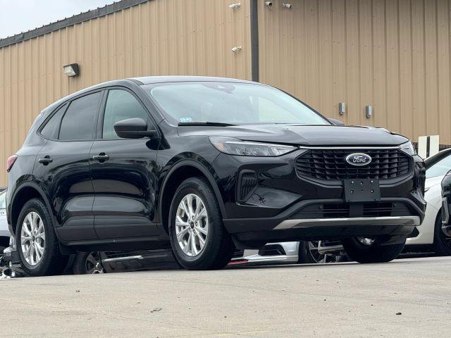 Photo of 2025 Black Ford Escape