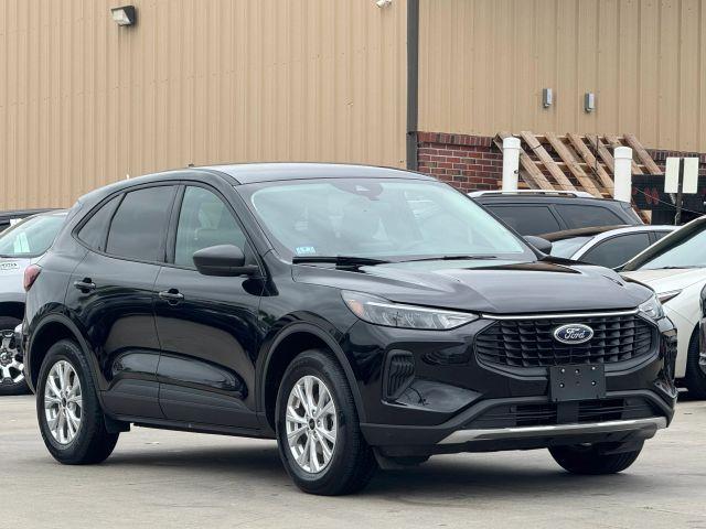 Photo of 2025 Black Ford Escape