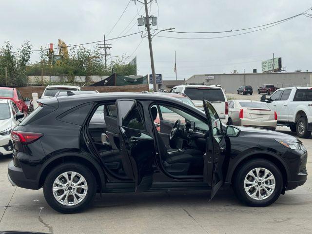 Photo of 2025 Black Ford Escape