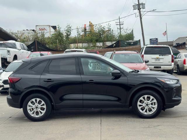 Photo of 2025 Black Ford Escape