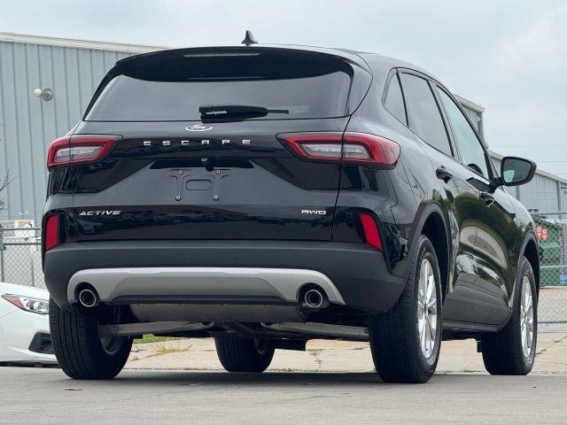 Photo of 2025 Black Ford Escape