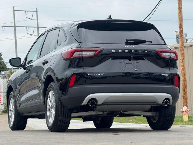 Photo of 2025 Black Ford Escape