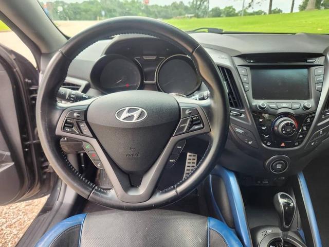 Photo of 2014 Ultra Black Pearl Hyundai Veloster