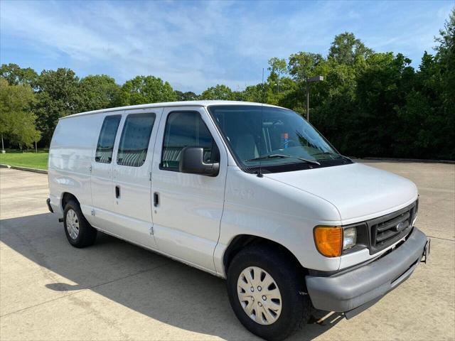 Photo of 2006 Oxford White Clearcoat Ford E150