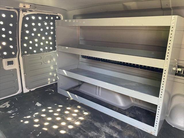 Photo of 2006 Oxford White Clearcoat Ford E150