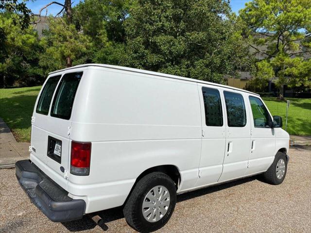 Photo of 2006 Oxford White Clearcoat Ford E150