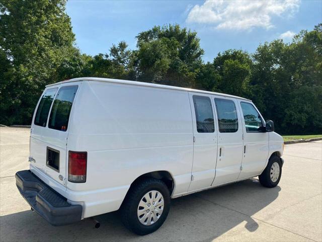 Photo of 2006 Oxford White Clearcoat Ford E150