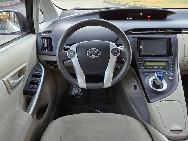 Photo of 2010 White Toyota Prius
