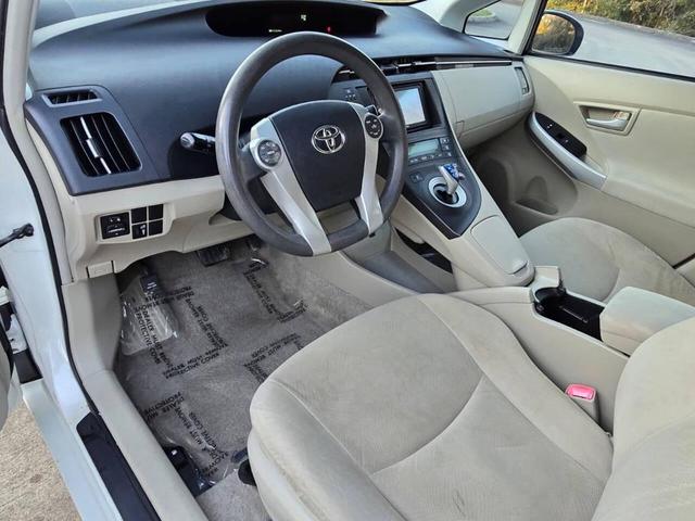 Photo of 2010 White Toyota Prius