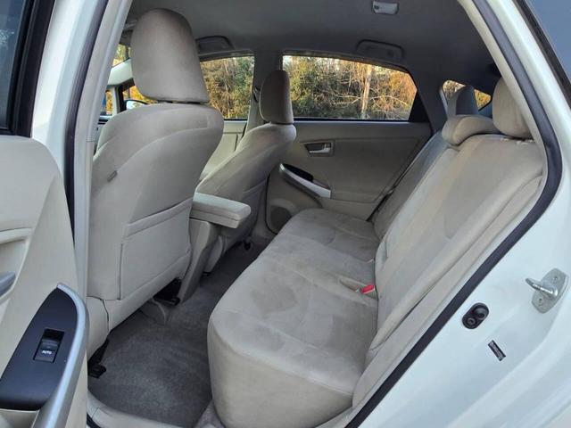 Photo of 2010 White Toyota Prius