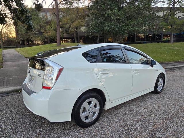 Photo of 2010 White Toyota Prius